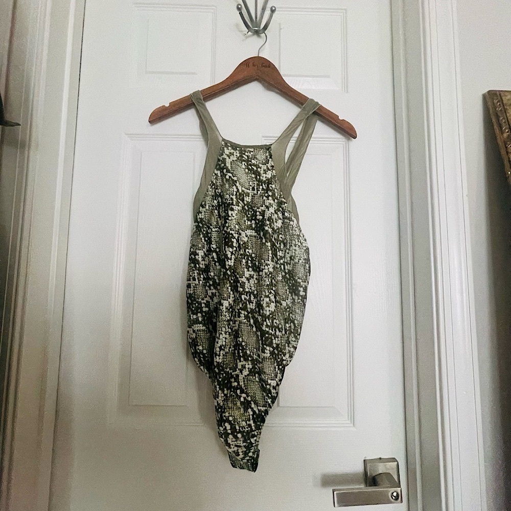 3/$25 🖤Free People Reptile Print Bodysuit
